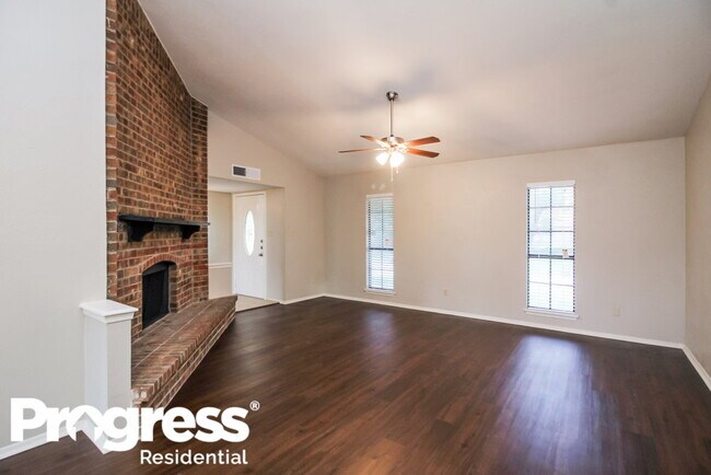Building Photo - 1385 Southridge Dr