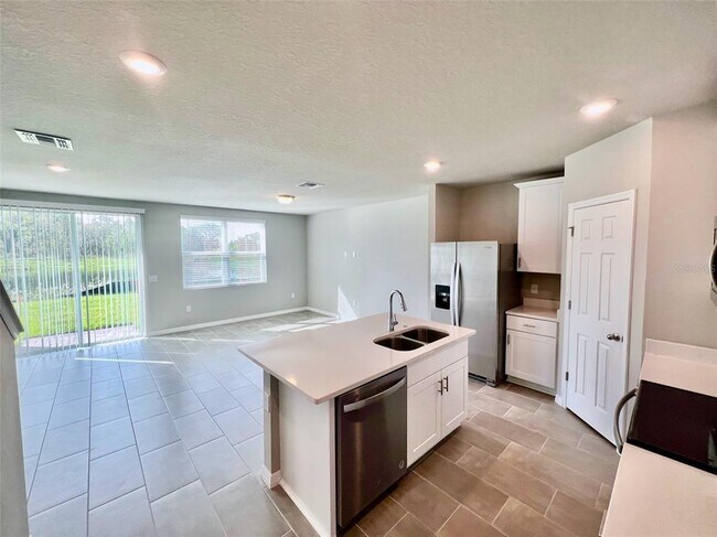 Building Photo - 768 Legacy Dr