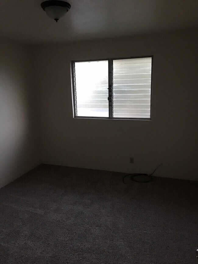 Foto del edificio - Partly Furnished 3 Bedroom 2 bath Attached...