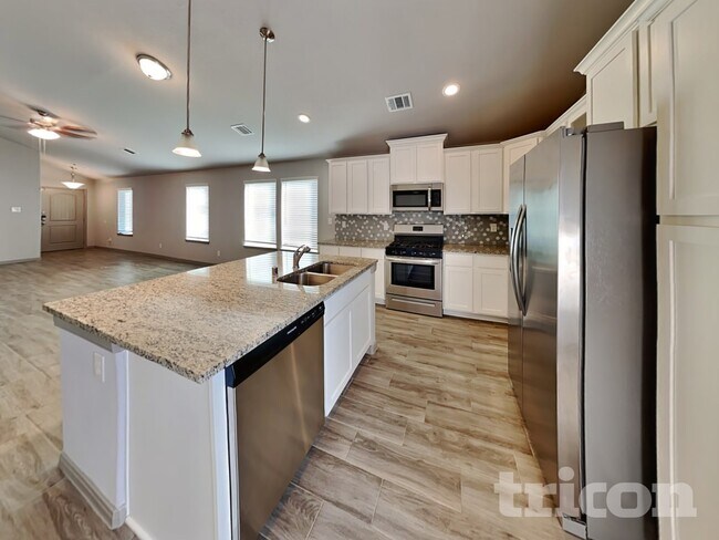 Building Photo - 9845 Gln Brk Ln