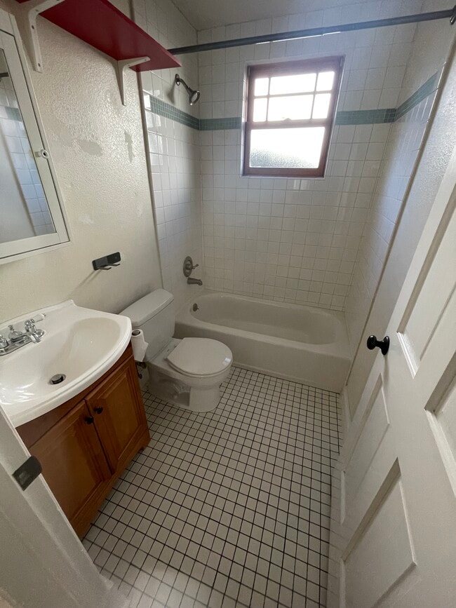 Building Photo - 2120 Parker St