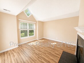 Building Photo - 5020 Thoroughbred Ln