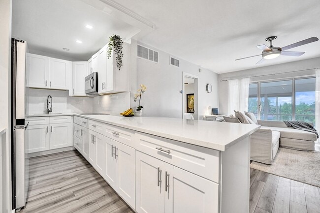 Building Photo - 3040 NE 16th Ave