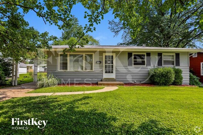 Building Photo - 1355 Del Rey Dr
