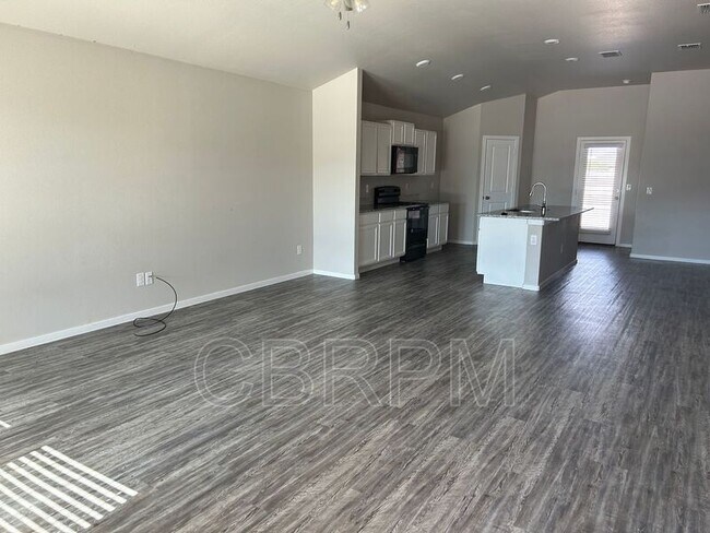 Building Photo - 2122 N Texas Ave