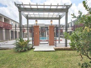 Building Photo - 1309 Airport Dr