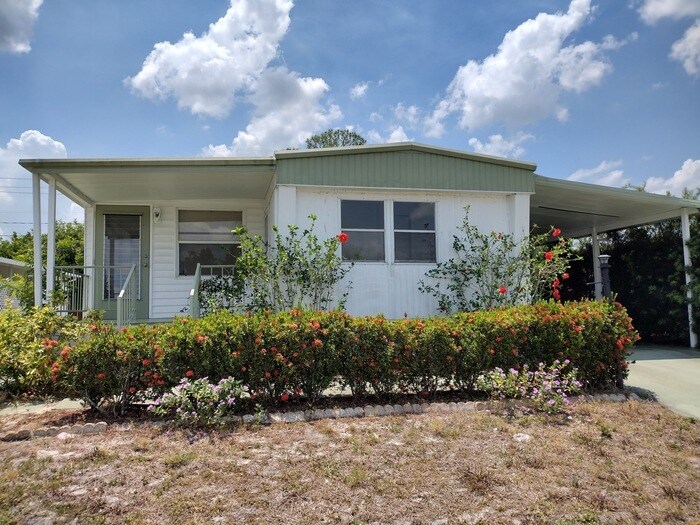 Primary Photo - 7140 SE Bluebird Cir