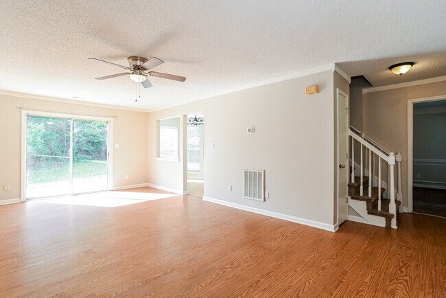 Foto del edificio - 8129 Vermilion Dr