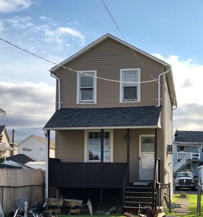 Foto del edificio - 119 Gardner Ave