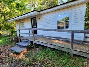 Building Photo - 210 Highland Dr