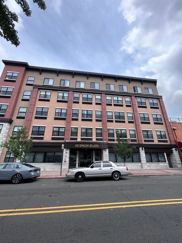 Primary Photo - 304 Broadway