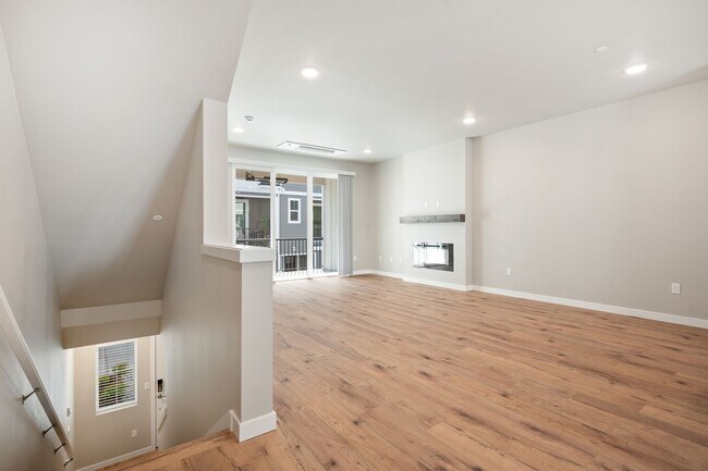 Foto del edificio - NEW CONSTRUCTION – Stylish 4-Bedroom Townh...
