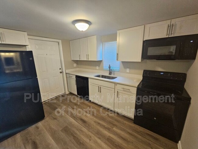 Foto del edificio - 217 Cotton Grove Rd