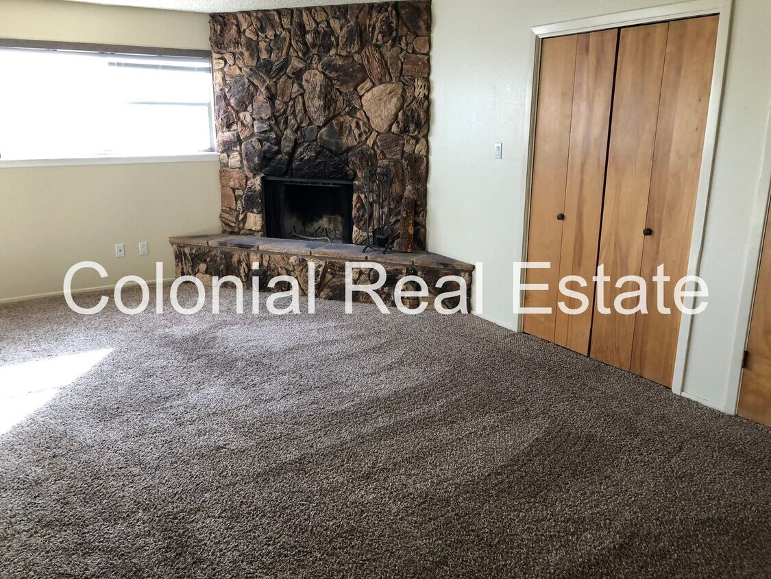 Primary Photo - 303 Innsdale Terrace