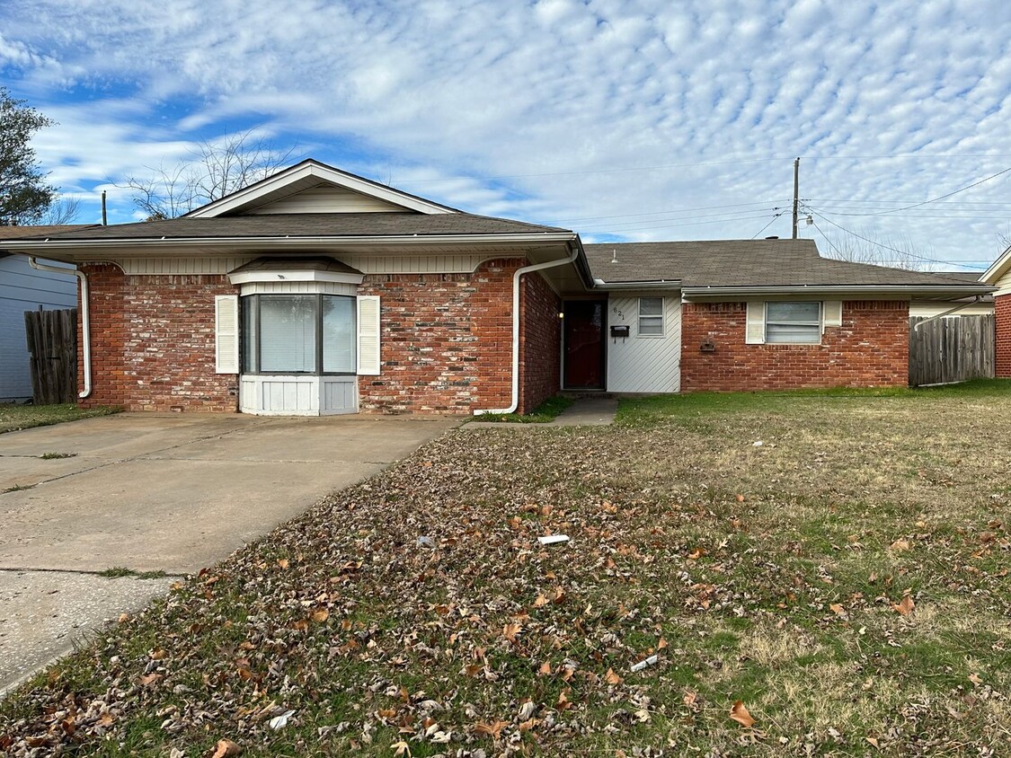 Primary Photo - 3 Bedroom 2 Bathroom - Located in Midwest ...