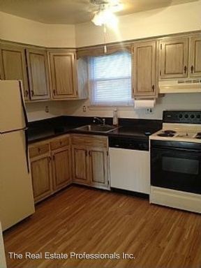 Building Photo - 629 Village Ln