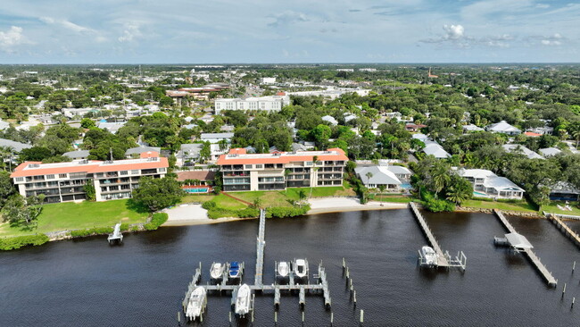 Building Photo - 624 SW St Lucie Crescent