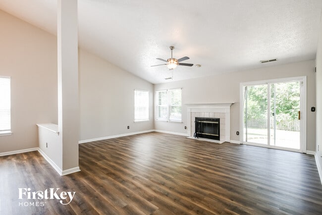 Building Photo - 2302 Willowview Dr