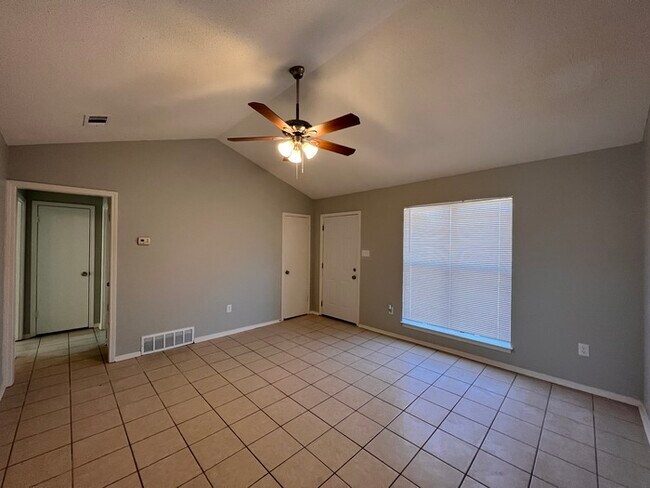 Foto del edificio - 6270 Jamestown Dr