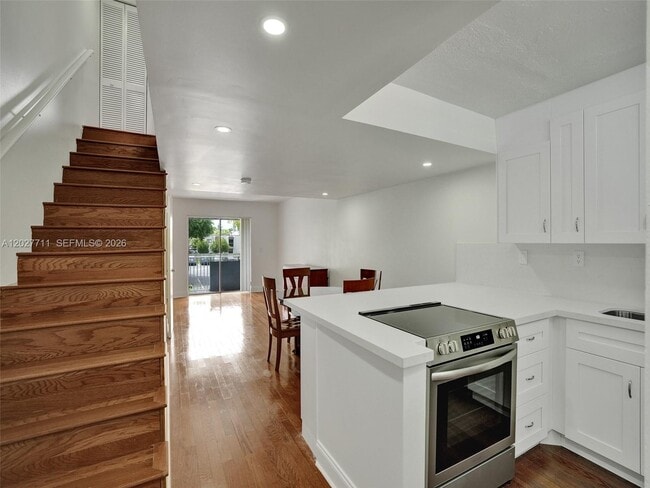 Building Photo - 4600 SW 67th Ave