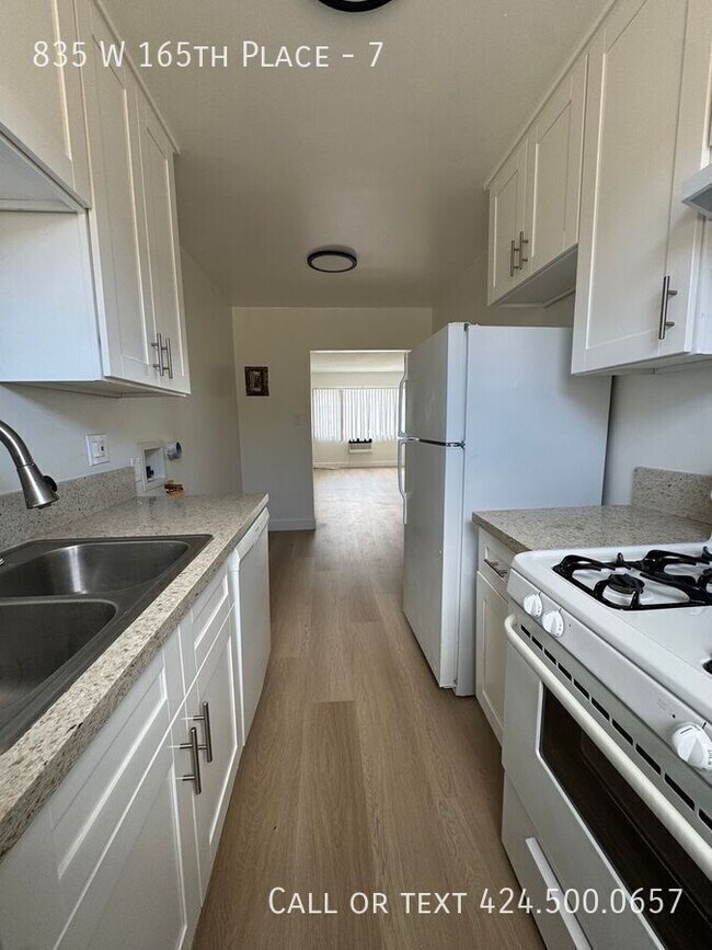 Building Photo - 835 W 165th Pl