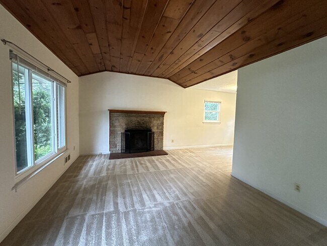 Foto del edificio - This classic brick rambler, located just around the corner from the West Falls Church Metro Stati...