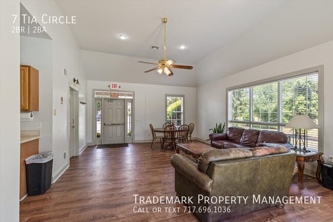 Building Photo - Spacious Town Home