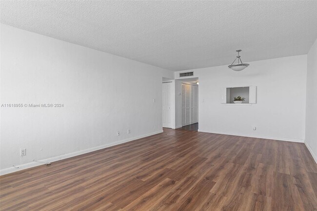 Building Photo - 9001 SW 77th Ave
