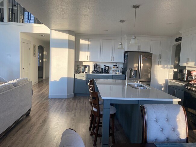 Foto del edificio - Lovely Home For Rent In Saratoga Springs, UT