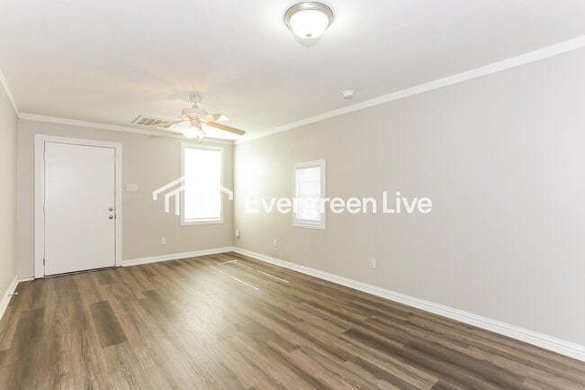 Foto del edificio - 8914 Cardella Ave