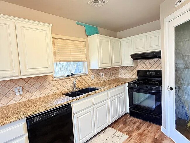 Foto del edificio - 1801 Brittany Ln
