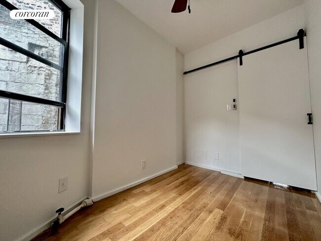 Foto del edificio - 410 W 36th St.