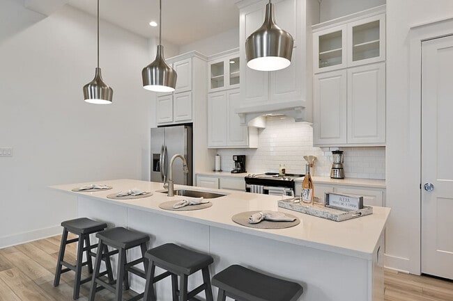 Building Photo - 5048 Mooney Fls Dr