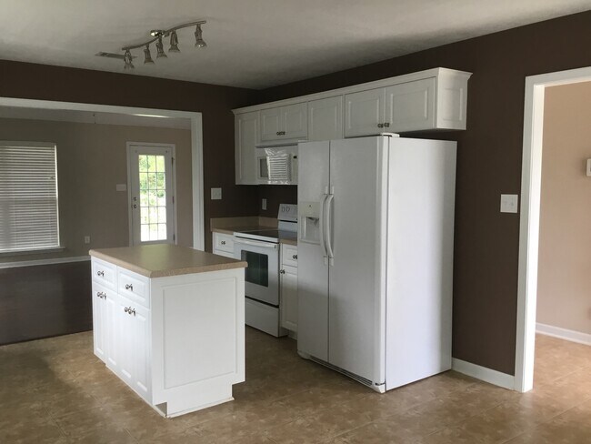 Foto del edificio - Private Back Yard - Walking Distance to Columbia Middle School & Grovetown High