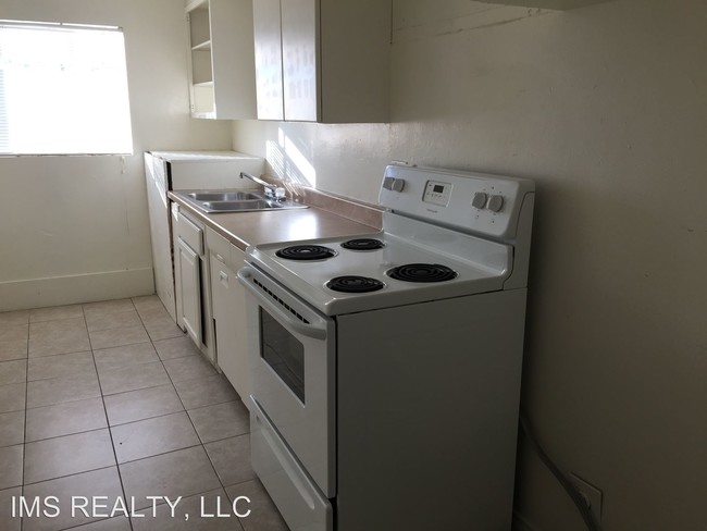 Building Photo - 547 San Pablo Dr