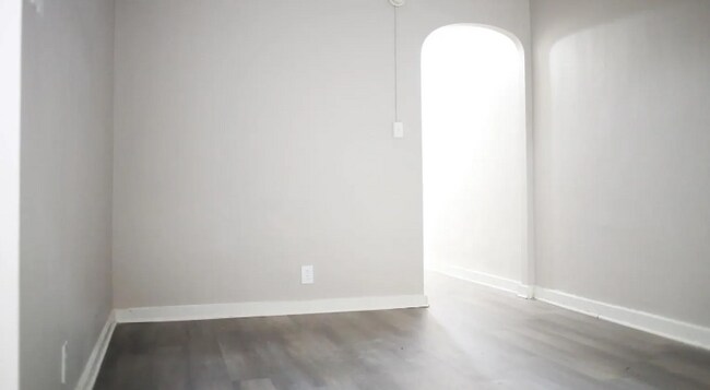 Foto del edificio - 5001-5019 Gainor Rd