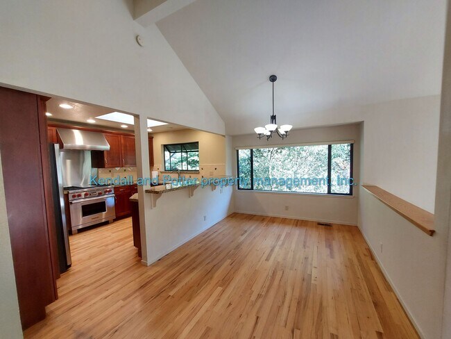 Building Photo - Spectacular 4 bed/3.5 bath Large Home In R...