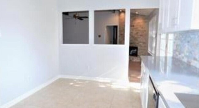 Foto del edificio - 14319 Whitecross Dr