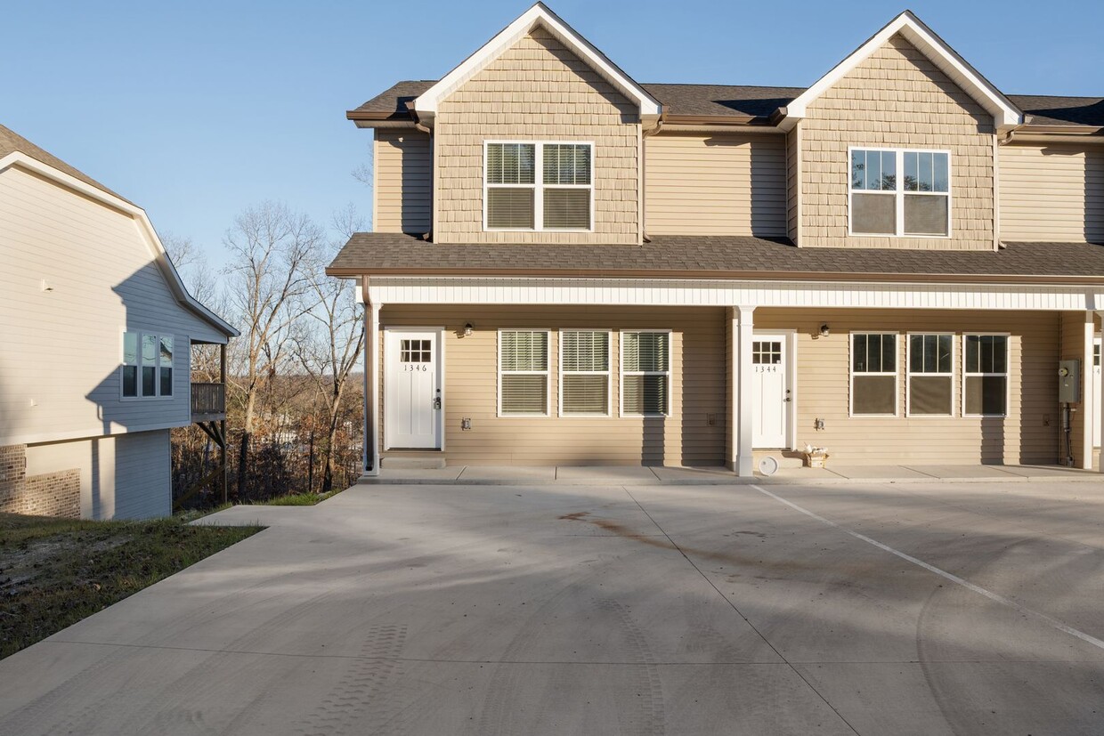 Foto principal - 3 bedroom BRAND NEW Townhome in Cleveland!