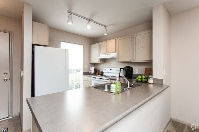 2BR, 1.5BA - 1,024 SF - Lakesedge - Glenchester Lakes