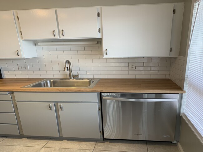 Foto del edificio - 400 Rencliffe Apartments