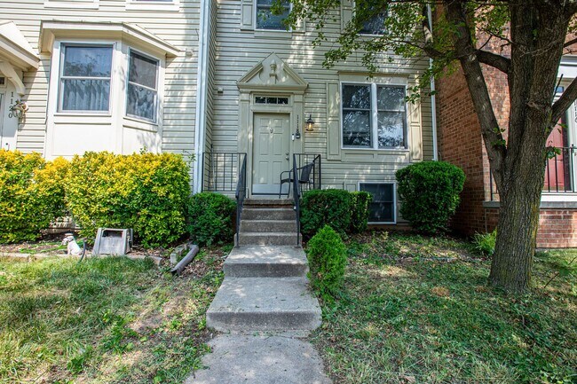 Foto del edificio - Charming 2 BR/2.5 BA Townhome in Chestnut ...