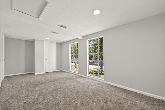 Foto del edificio - 1305 St Lawrence River Rd