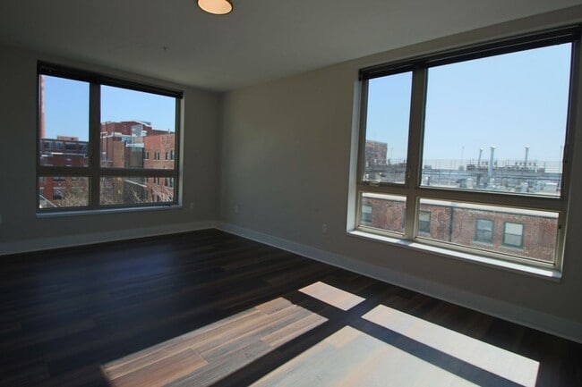 Interior Photo - Main2525
