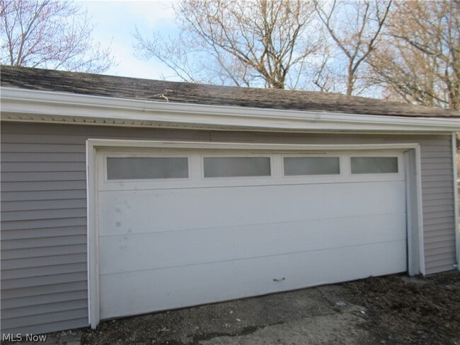 Building Photo - 9295 Dorothy Dr
