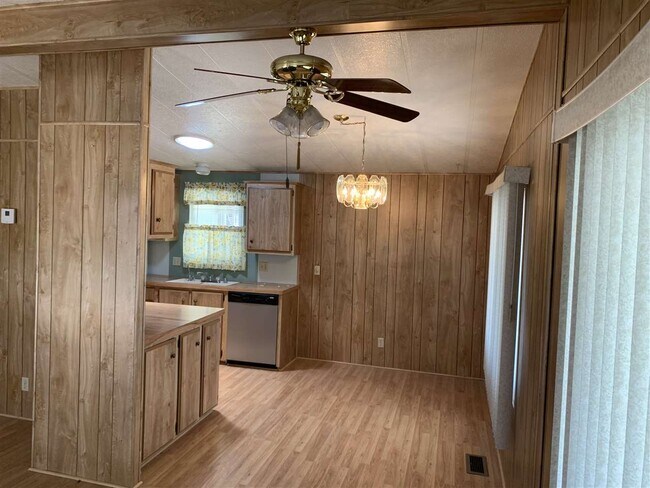 Foto del edificio - 11284 E 35th Pl