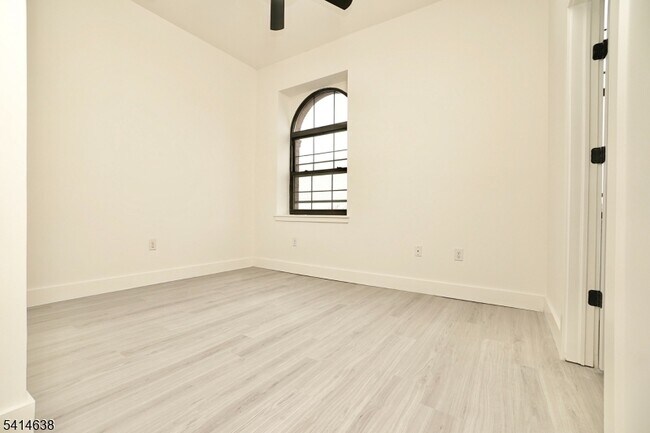 Foto del edificio - 536 Central Ave