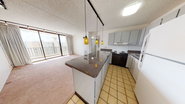 Building Photo - Waikiki, Pet Friendly. Central AC