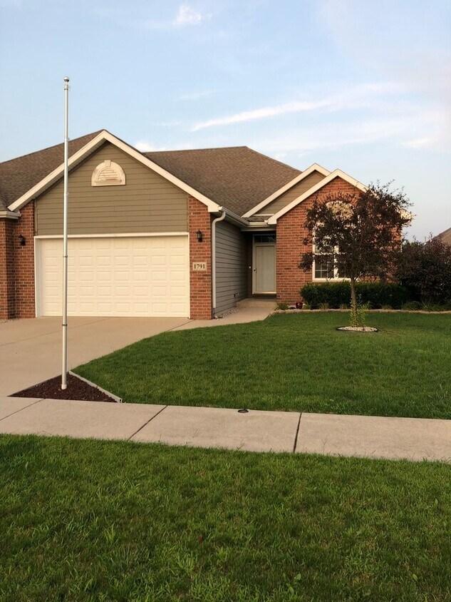 1791 Periwinkle Dr, Morris, IL 60450 Condo for Rent in Morris, IL