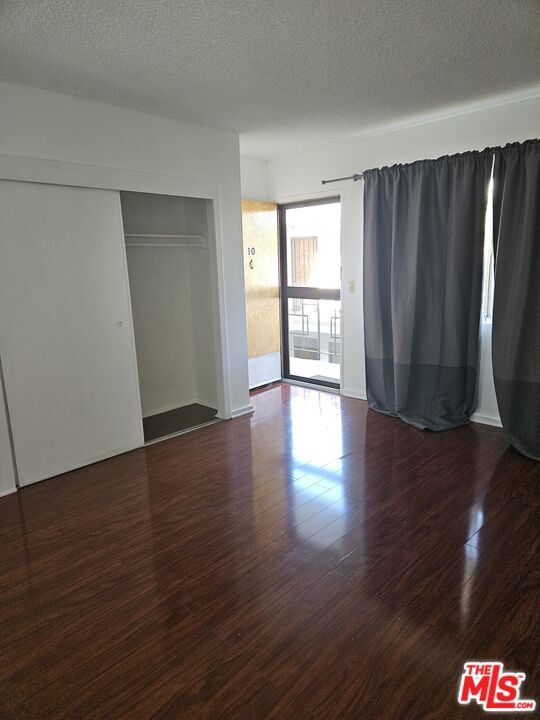 Foto del edificio - 5641 Halbrent Ave